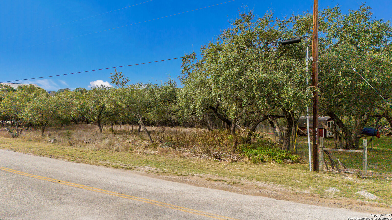 Property Photo: 511 Mountain Creek TX 78006
