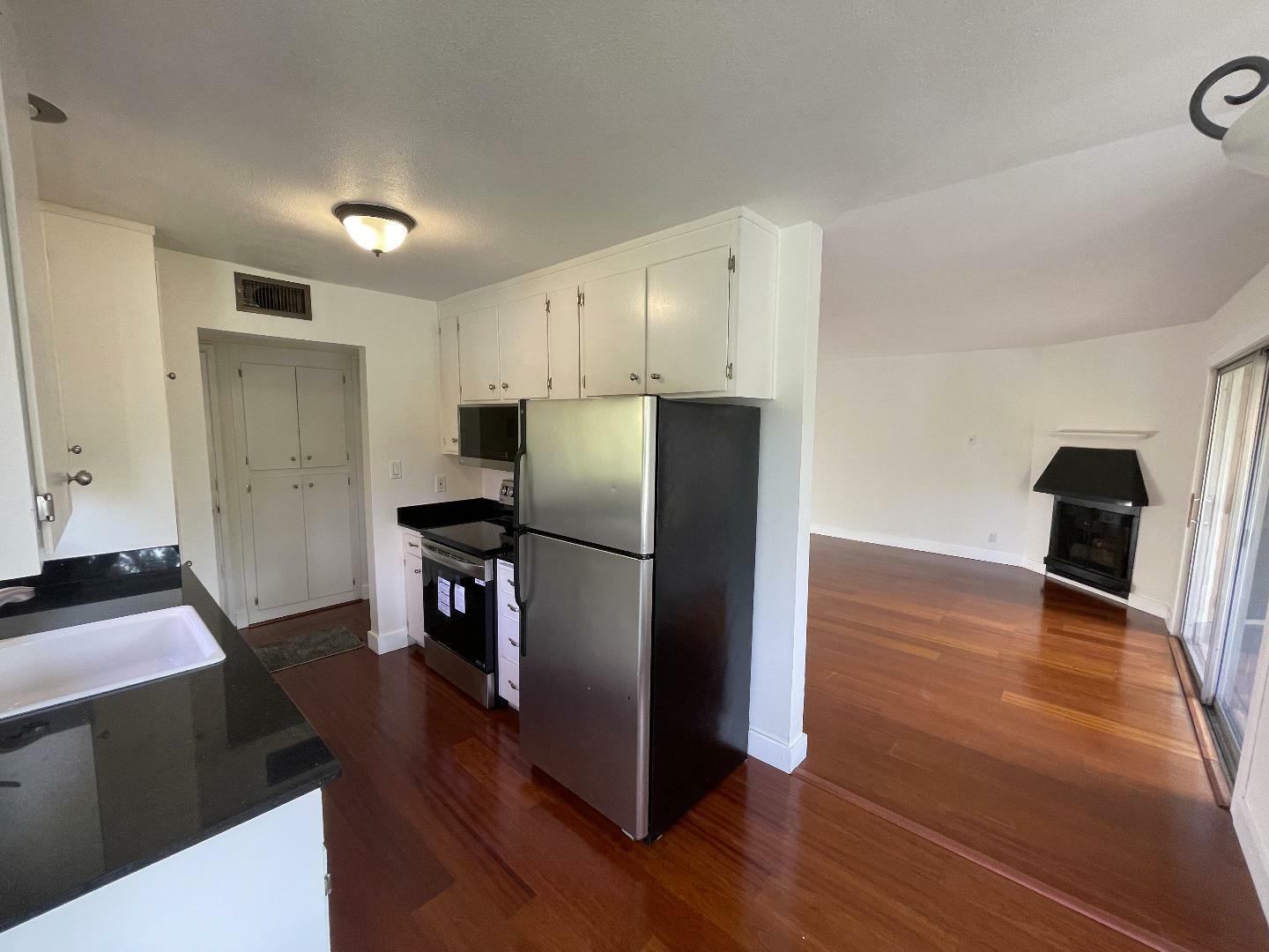 Property Photo:  420 Alberto Way 5  CA 95032 