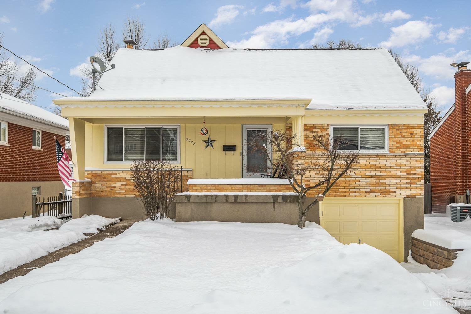 Property Photo: 3328 Cresentview Lane OH 45248