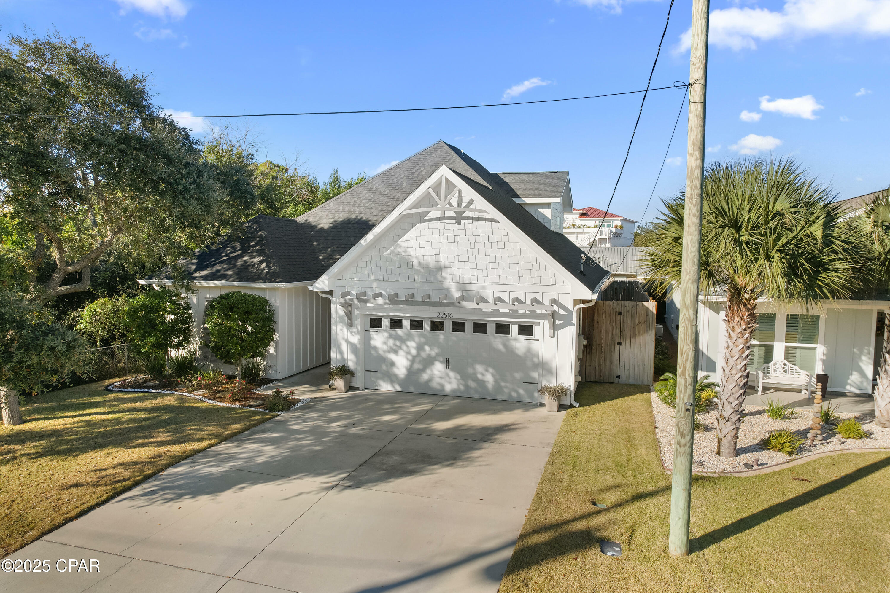 Property Photo:  22516 Hilltop Avenue  FL 32413 