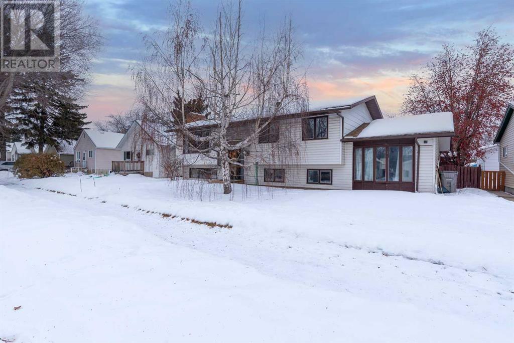 Property Photo:  4812 40 Street  SK S9V 0C4 