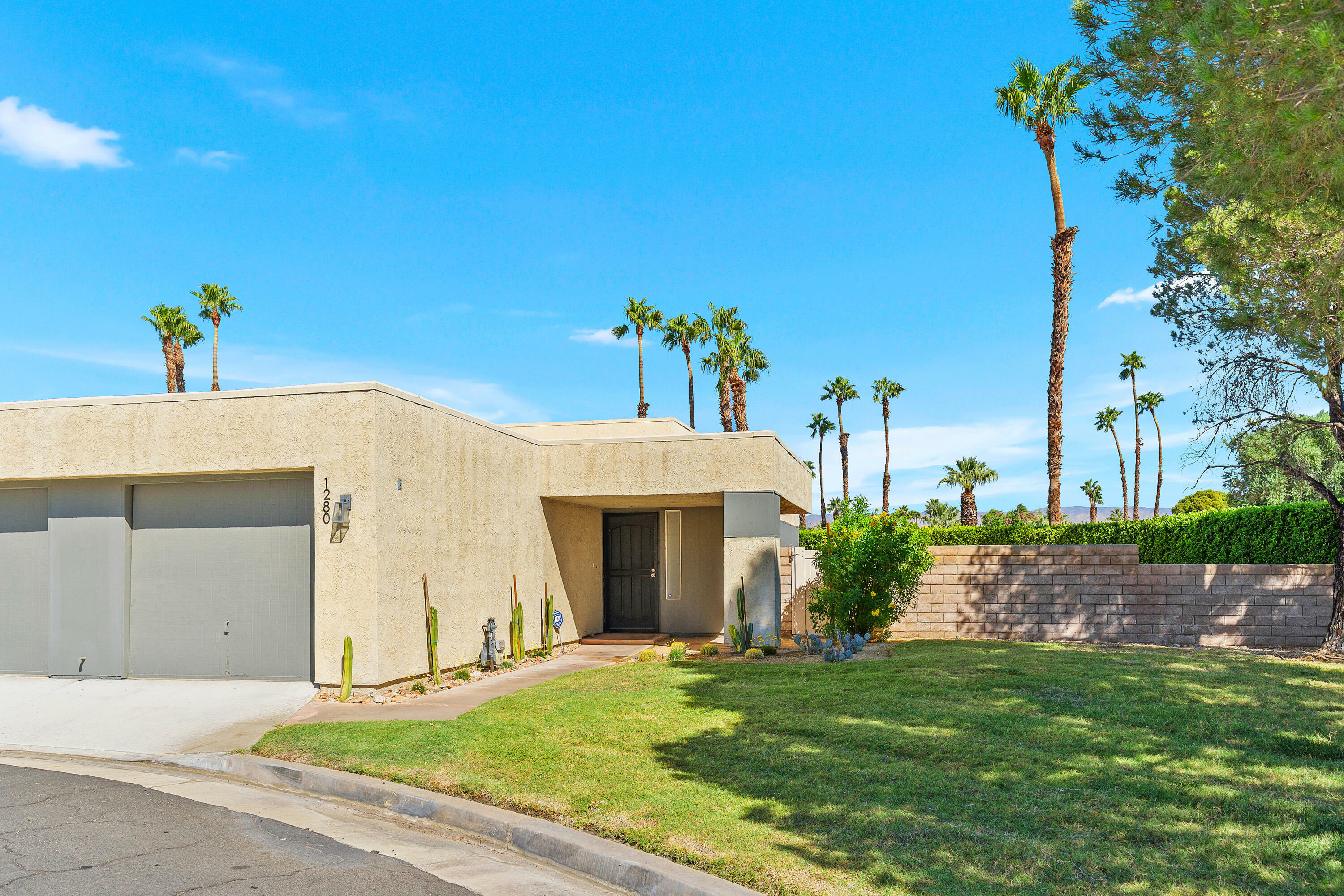 Property Photo:  1280 Sunflower Lane  CA 92262 