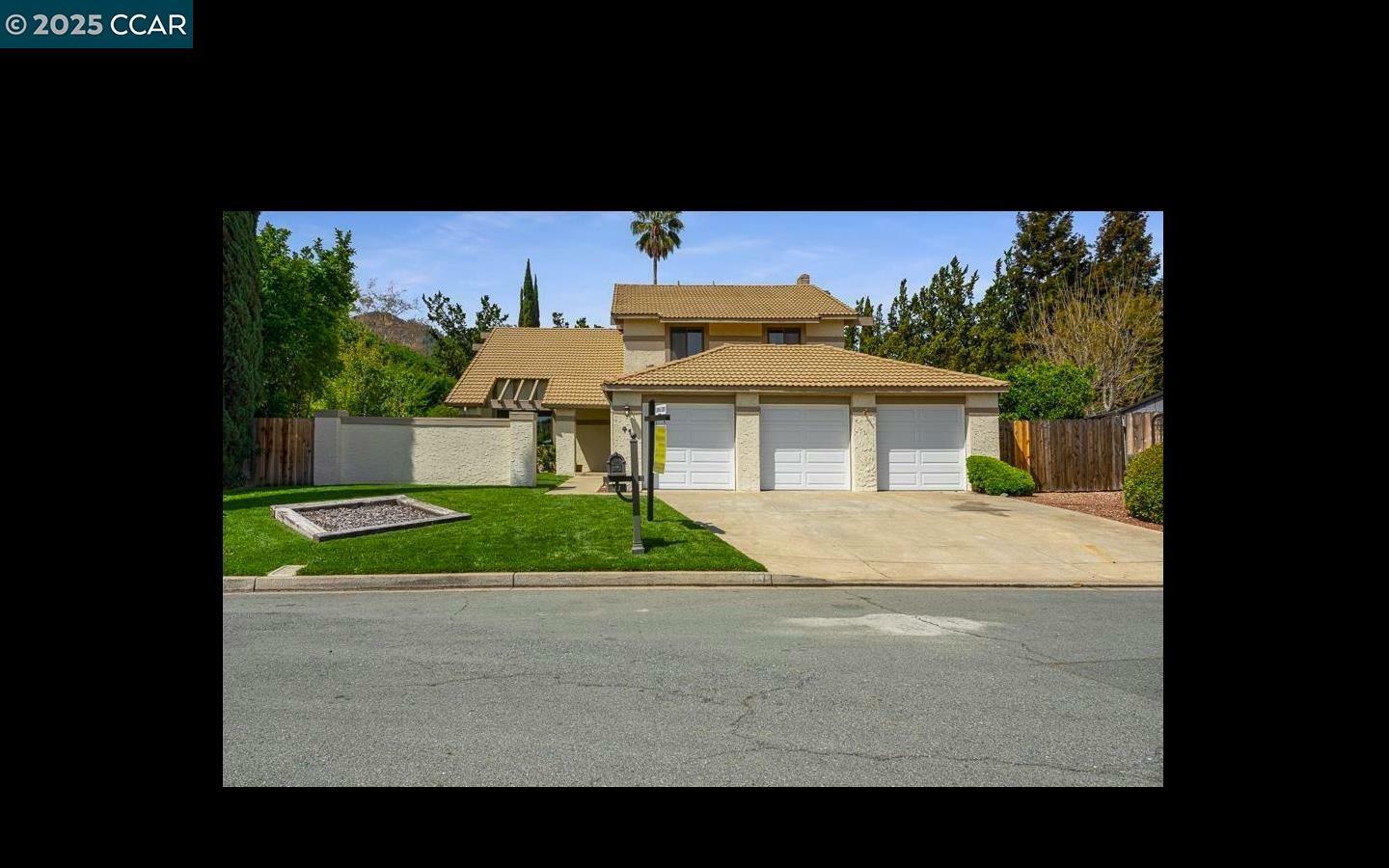 41 Mt. Olympus Place  Clayton CA 94517 photo