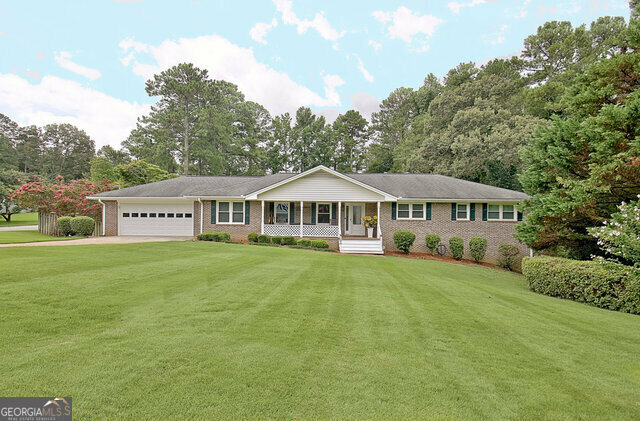 Property Photo:  100 Aspen Way  GA 30214 