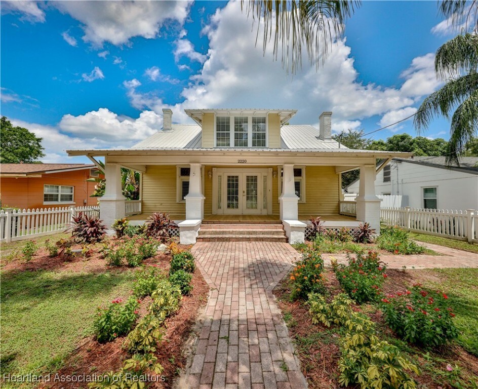 Property Photo:  2220 Lakeview Drive  FL 33870 