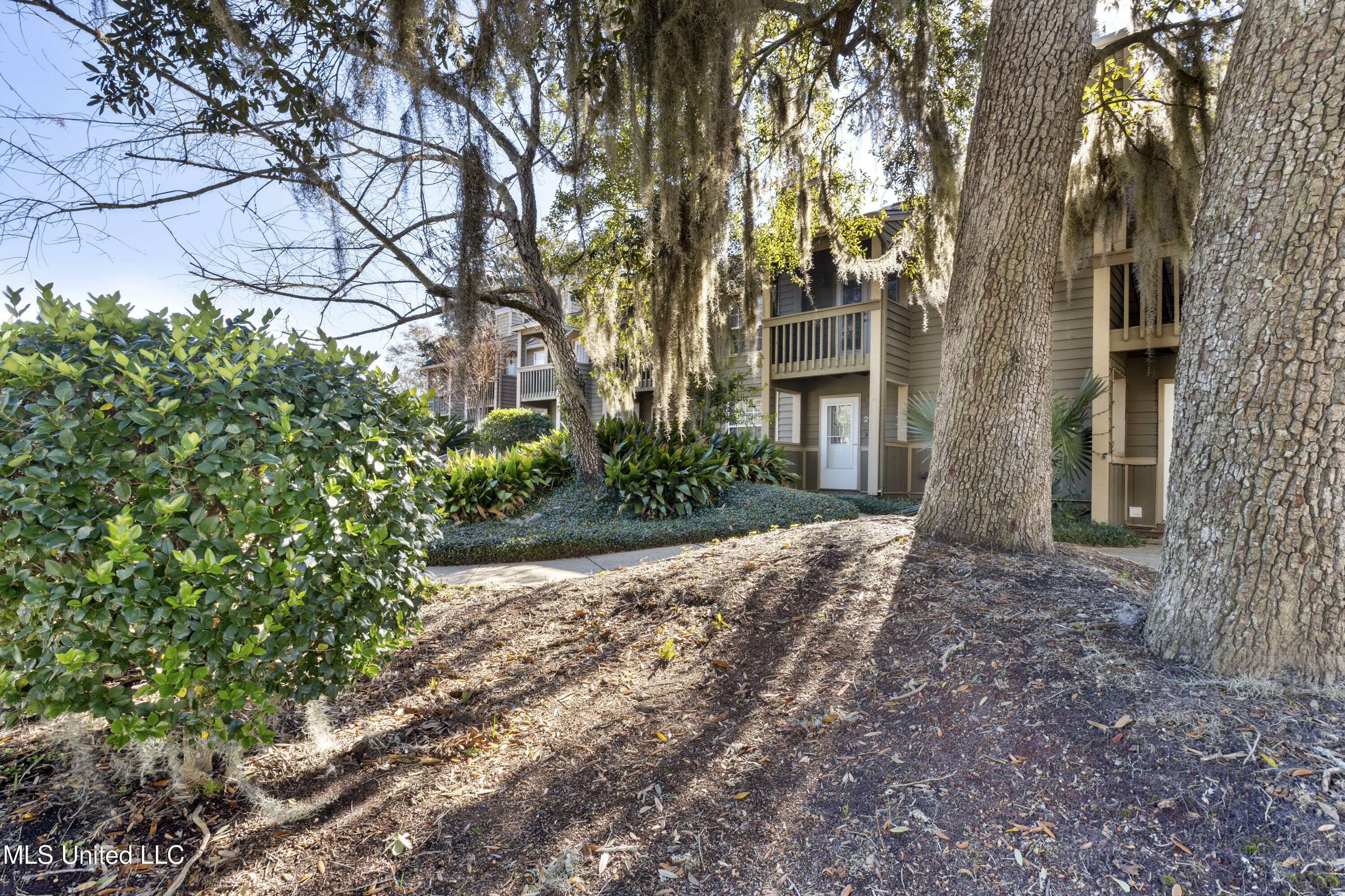 Property Photo:  495 Popps Ferry Road  MS 39531 