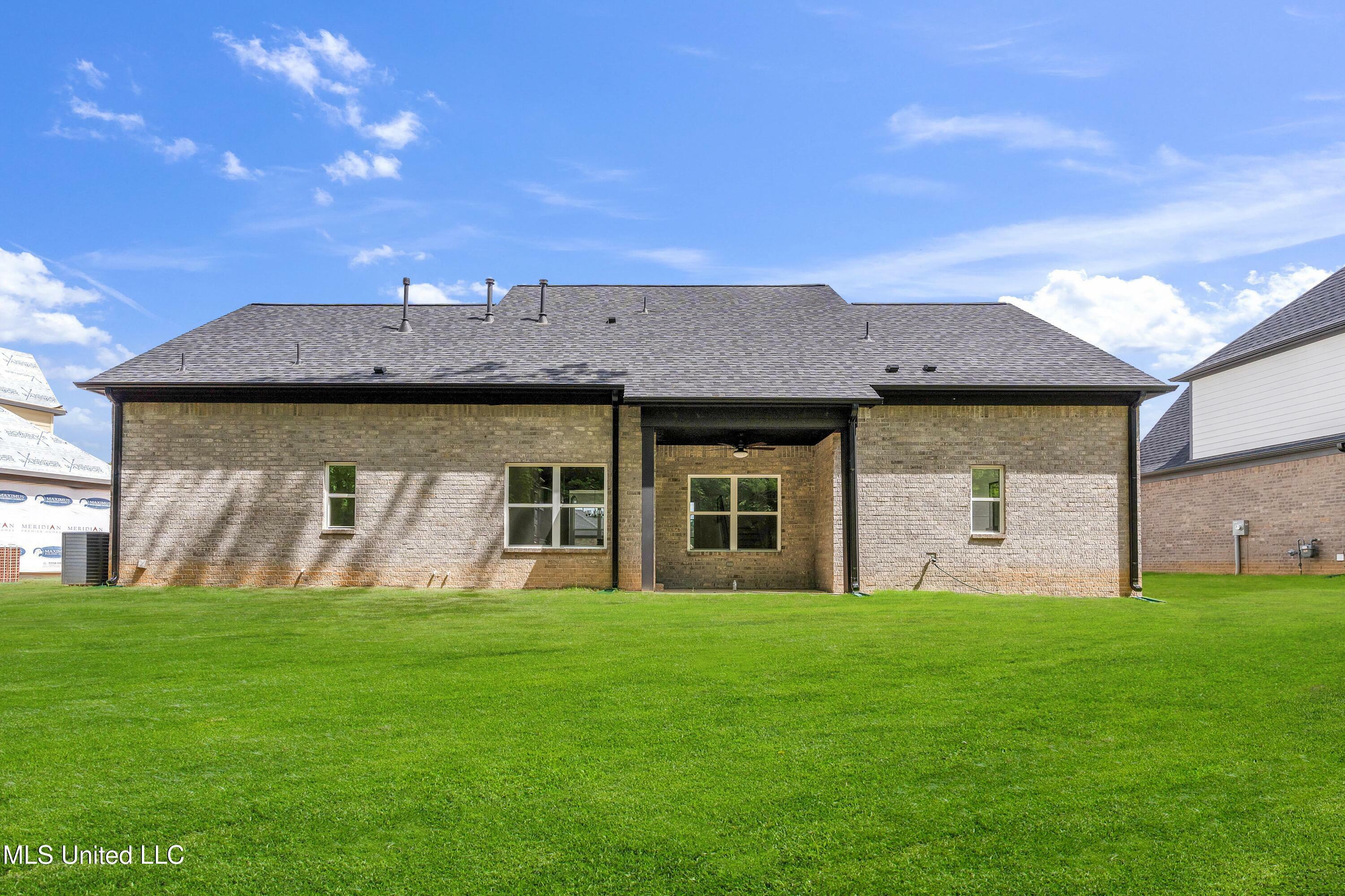 Property Photo: 10211 March Mdws Way MS 38654