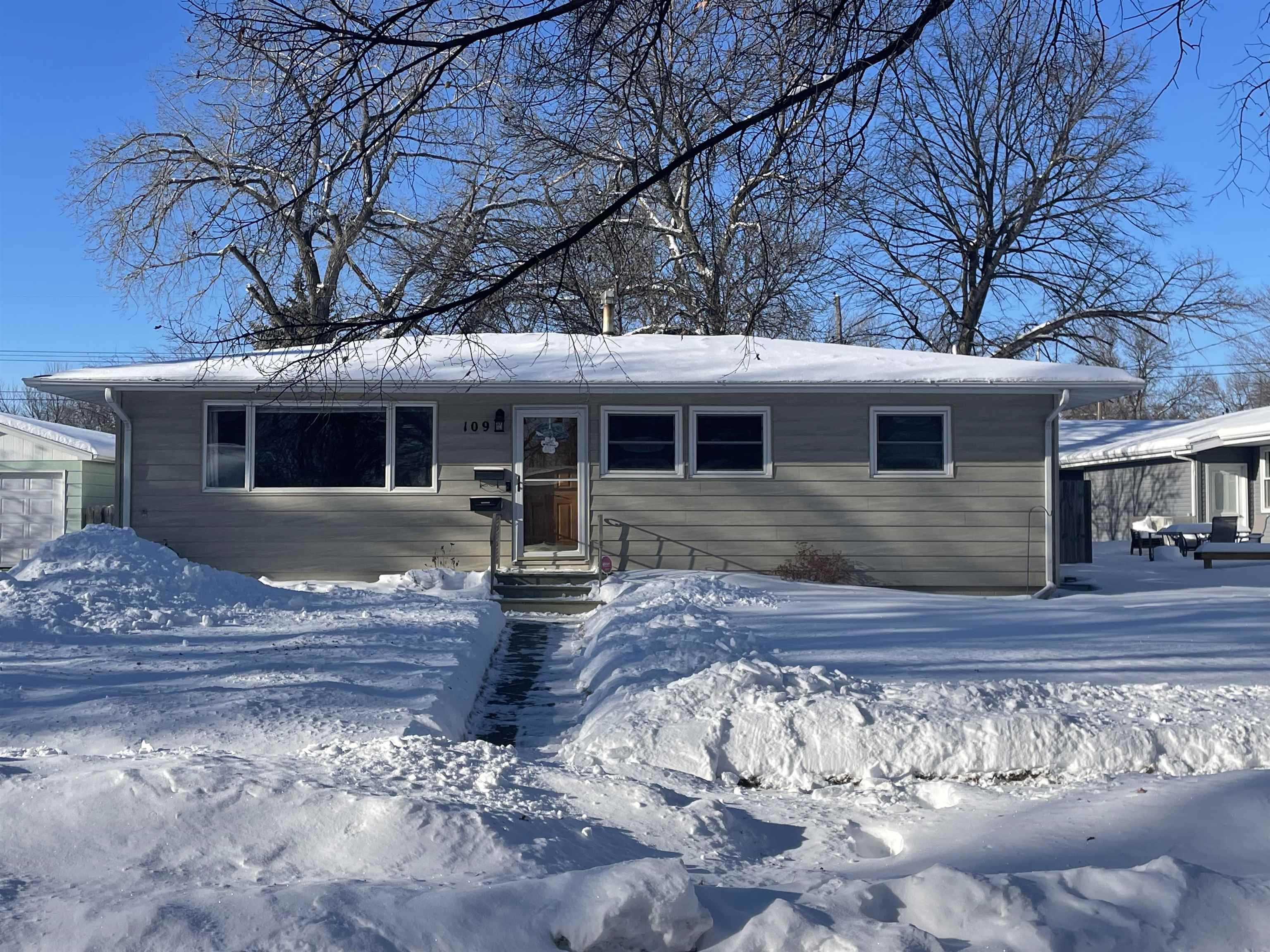 Property Photo:  109 NW 23rd St  ND 58703 