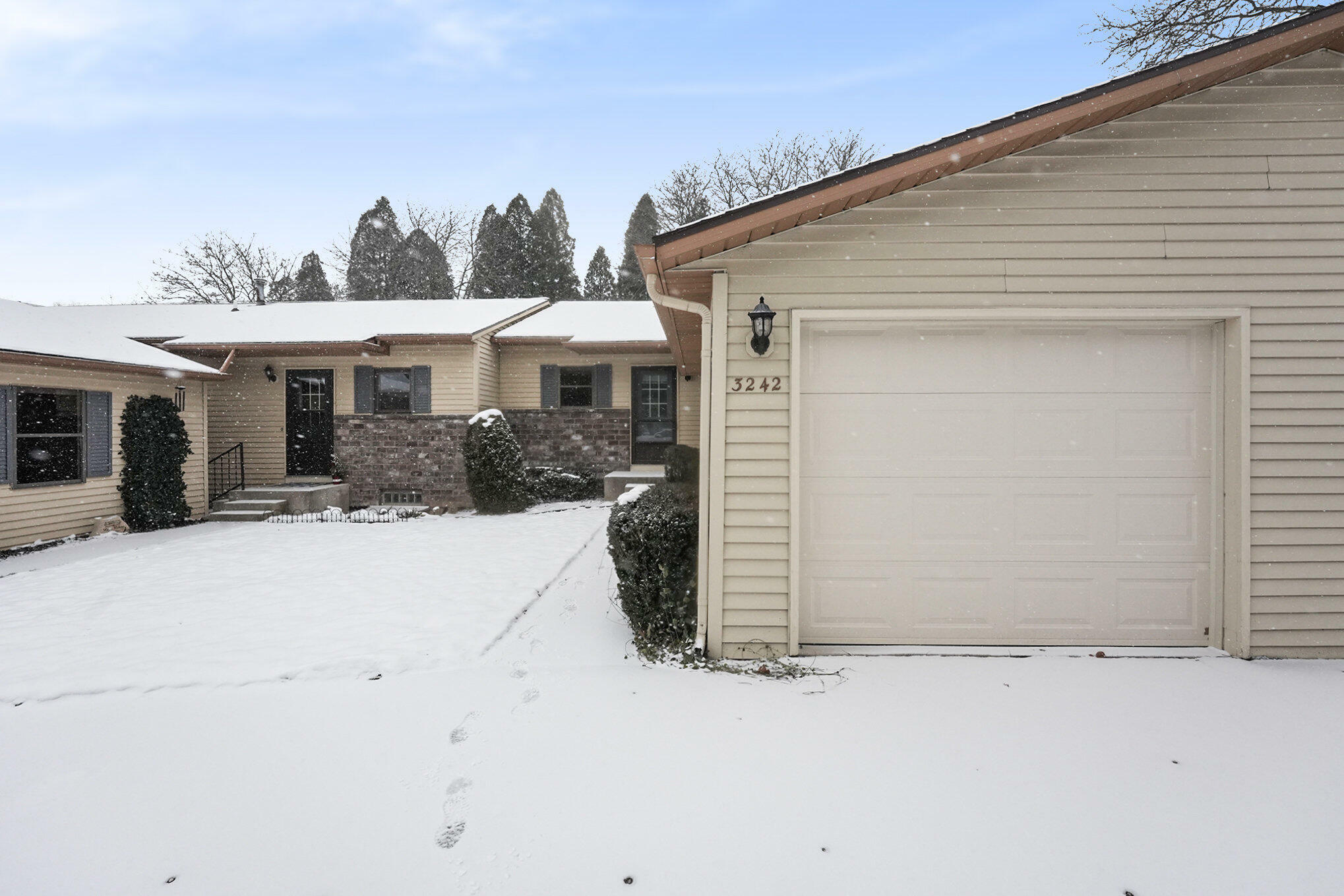 Property Photo:  3242 Oxford Drive SE  MI 49512 