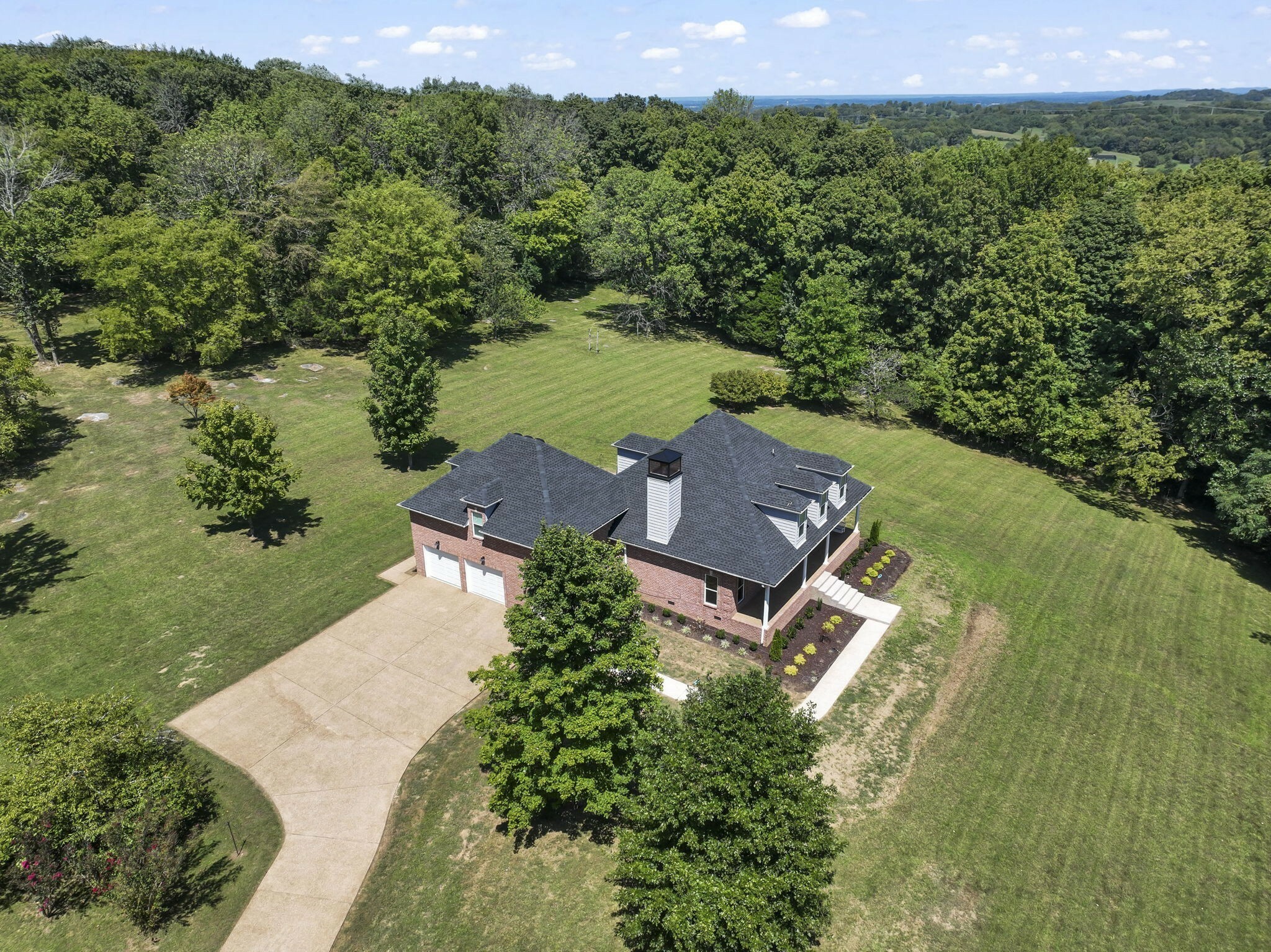 Property Photo:  5834 SE Tater Peeler Rd  TN 37090 