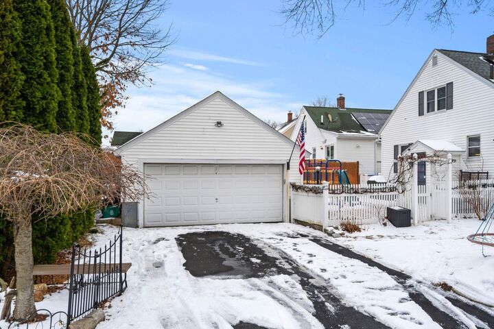 Property Photo:  52 Ramsay Street  NH 03103 