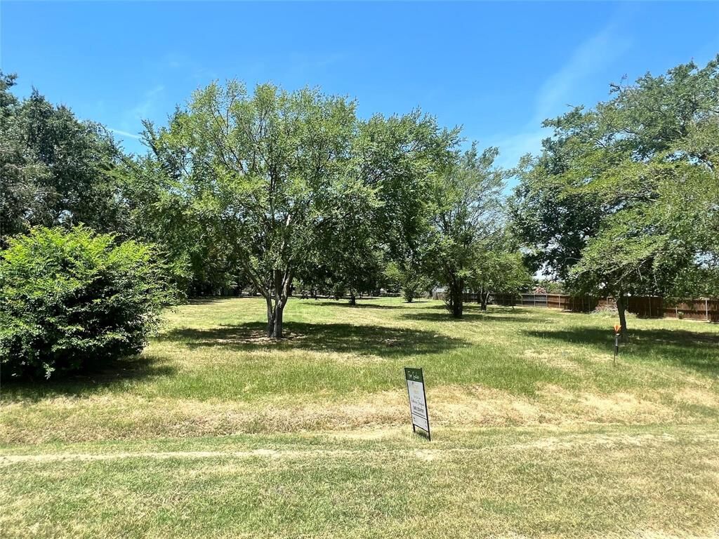 Property Photo: 302 Janis Lane TX 76227