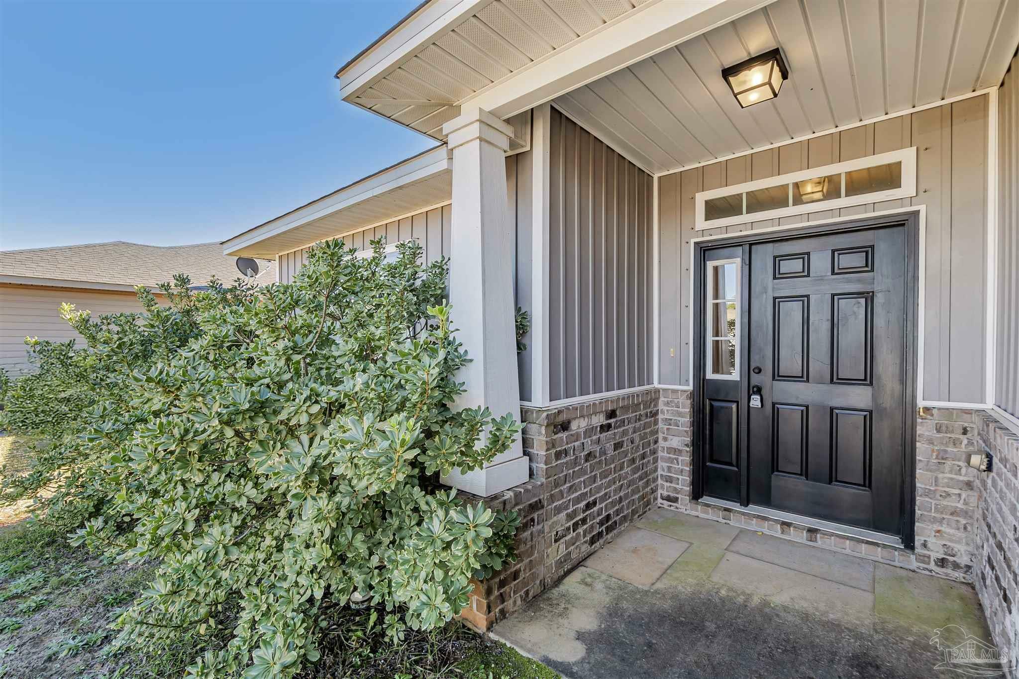 Property Photo: 5581 Peach Dr FL 32571
