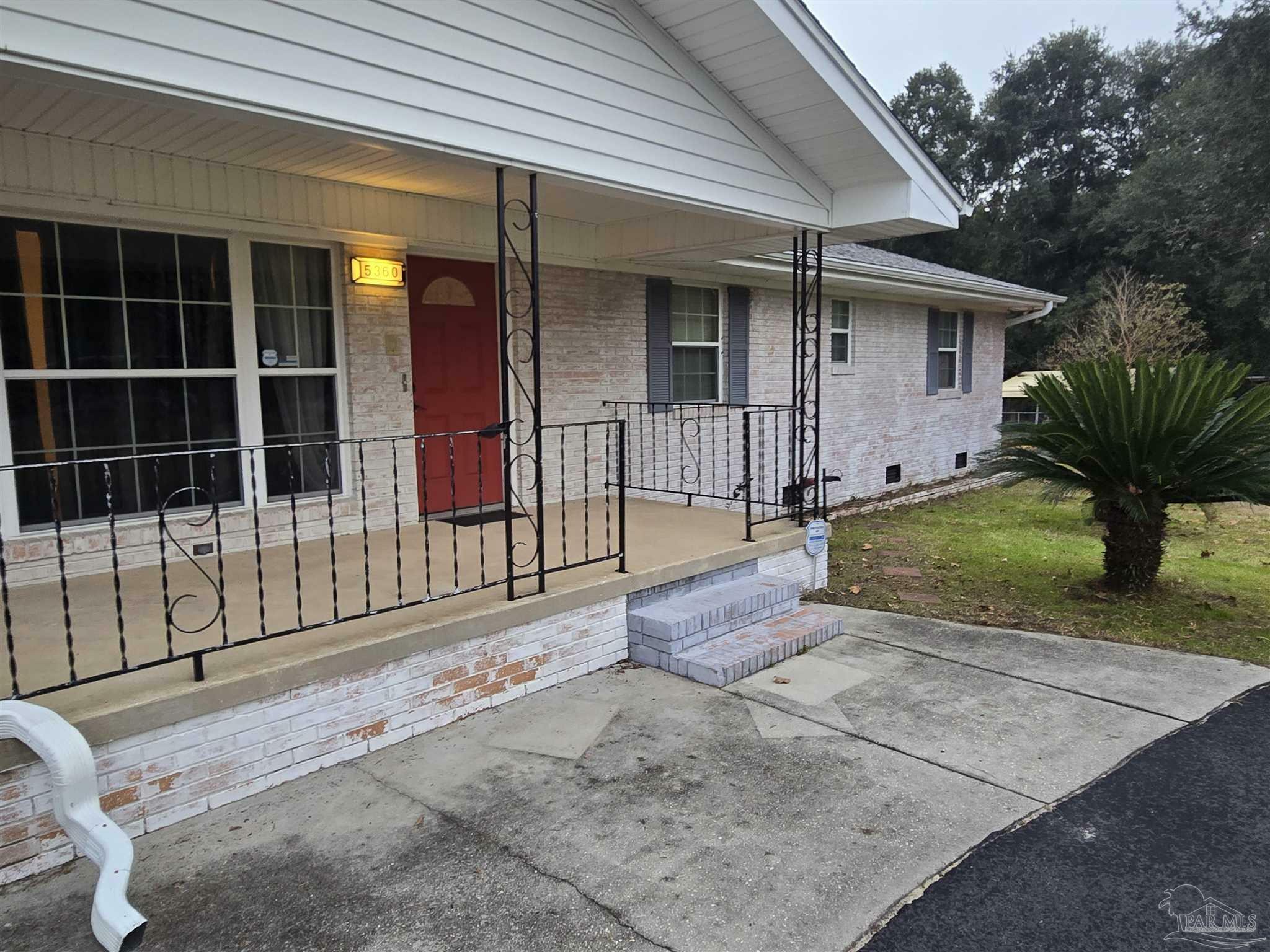 Property Photo:  5360 Swanner Rd  FL 32570 