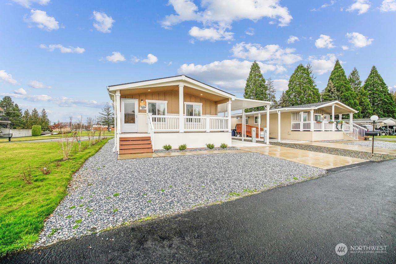 Property Photo:  943  Pine Drive  WA 98022 