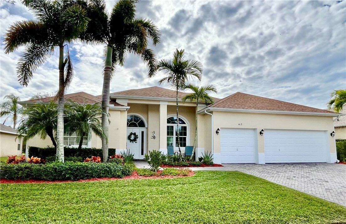 Property Photo: 412 N Key Lime SW FL 32968