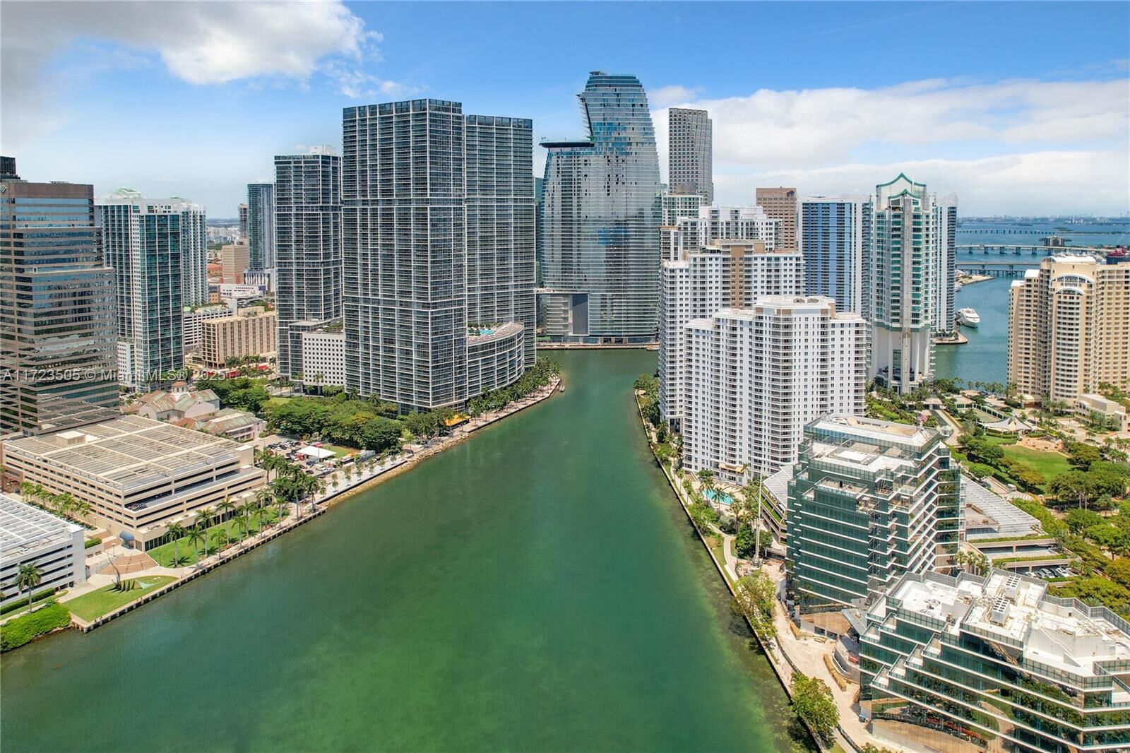Property Photo: 999 Brickell Bay Dr 1010 FL 33131