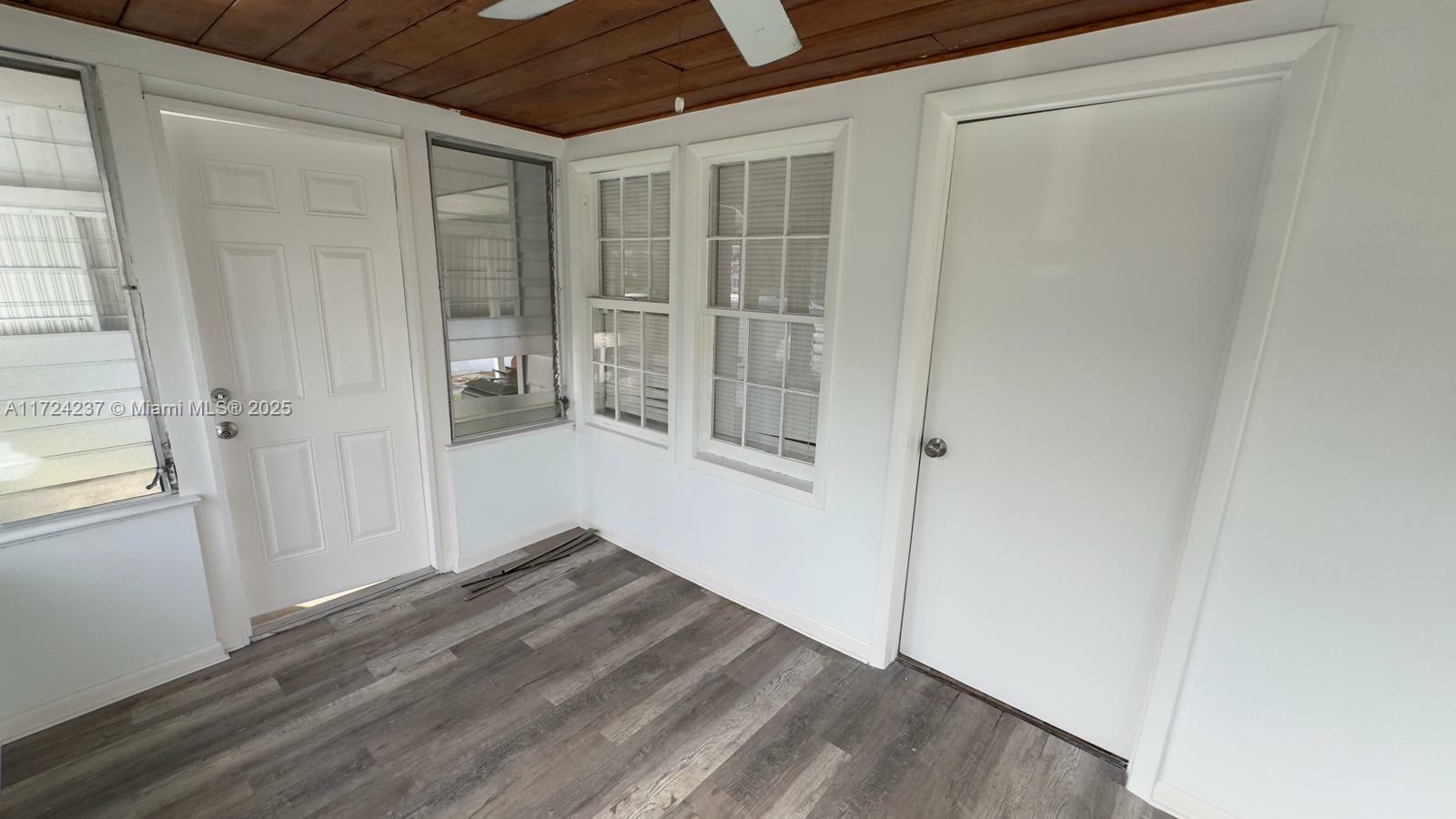 Property Photo: 1271 NE 32nd St 1279 FL 33334