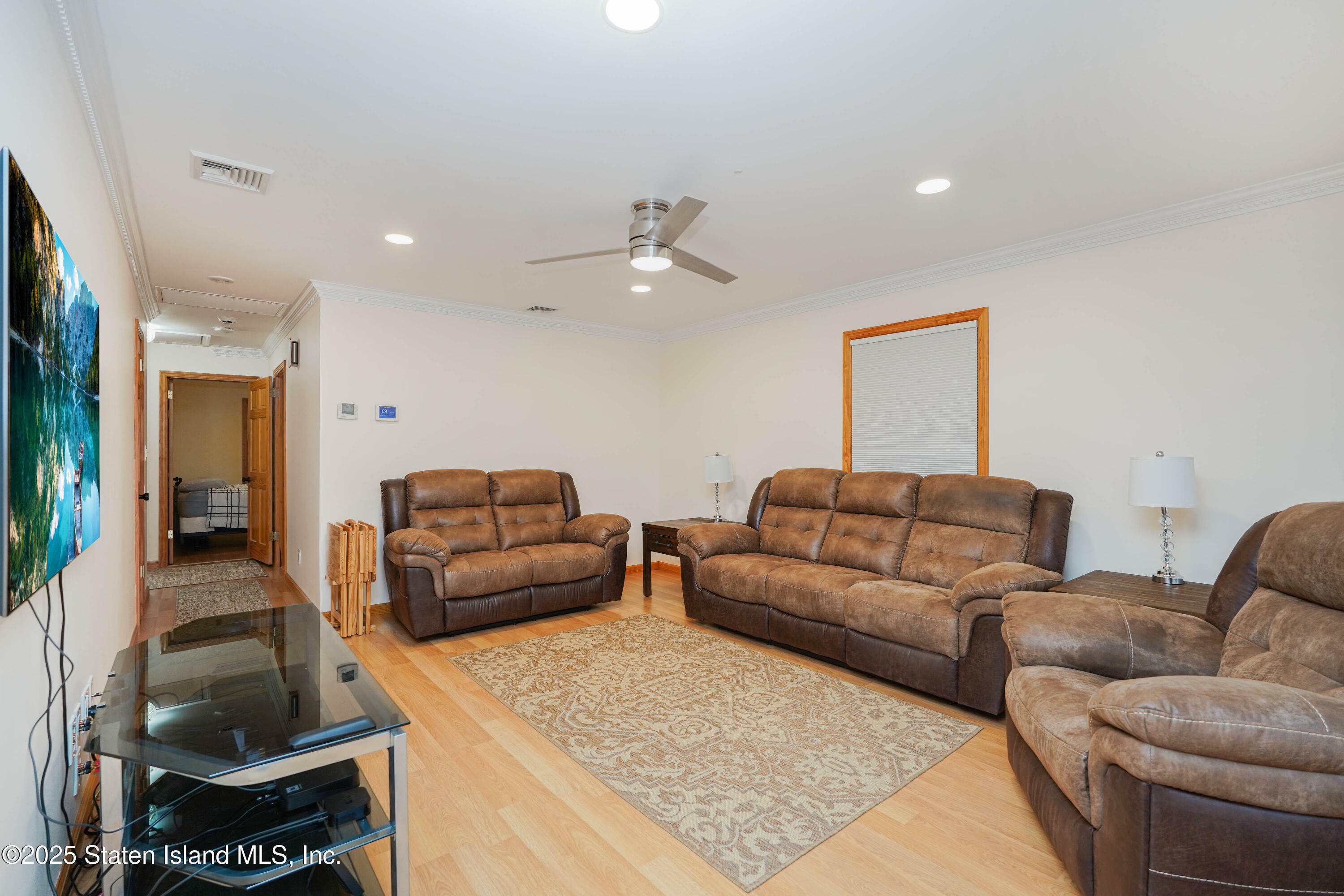 Property Photo:  74 Ravenhurst Avenue  NY 10310 