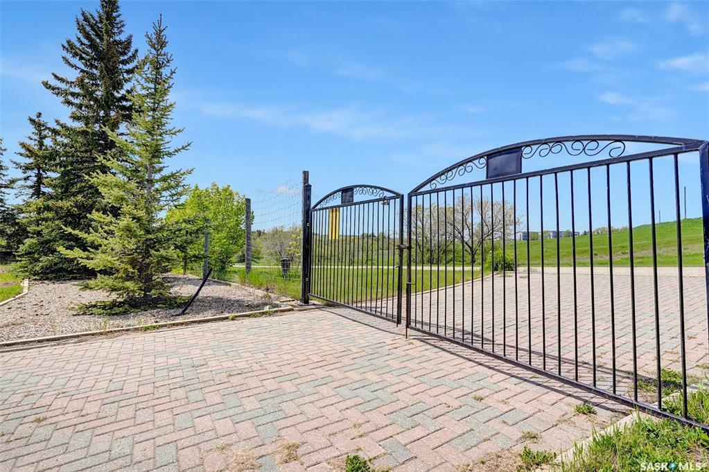 Property Photo:  1055 7th Avenue SW  SK S6H 5R2 