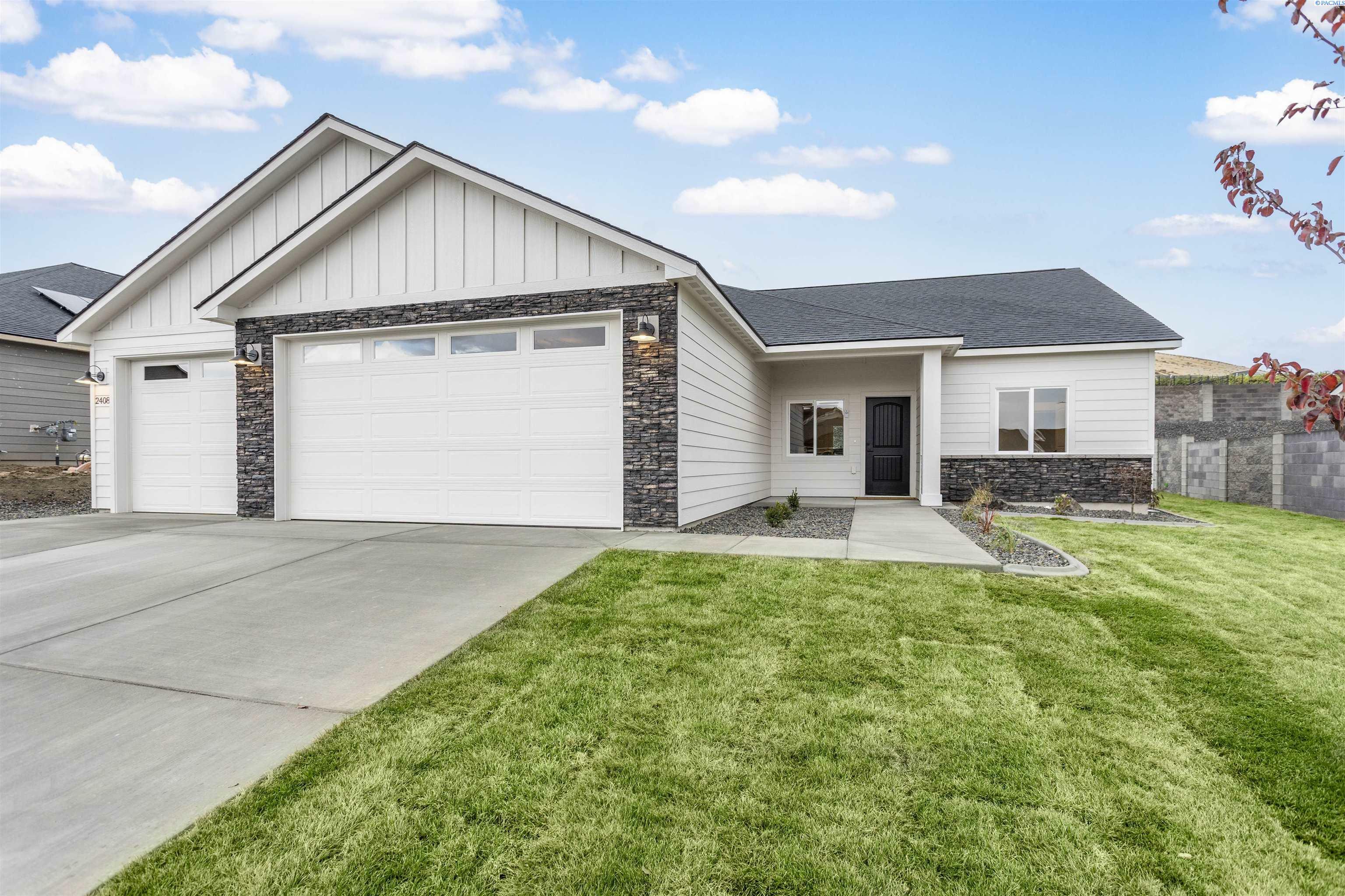 Property Photo: 2408 Maggio Loop WA 99352