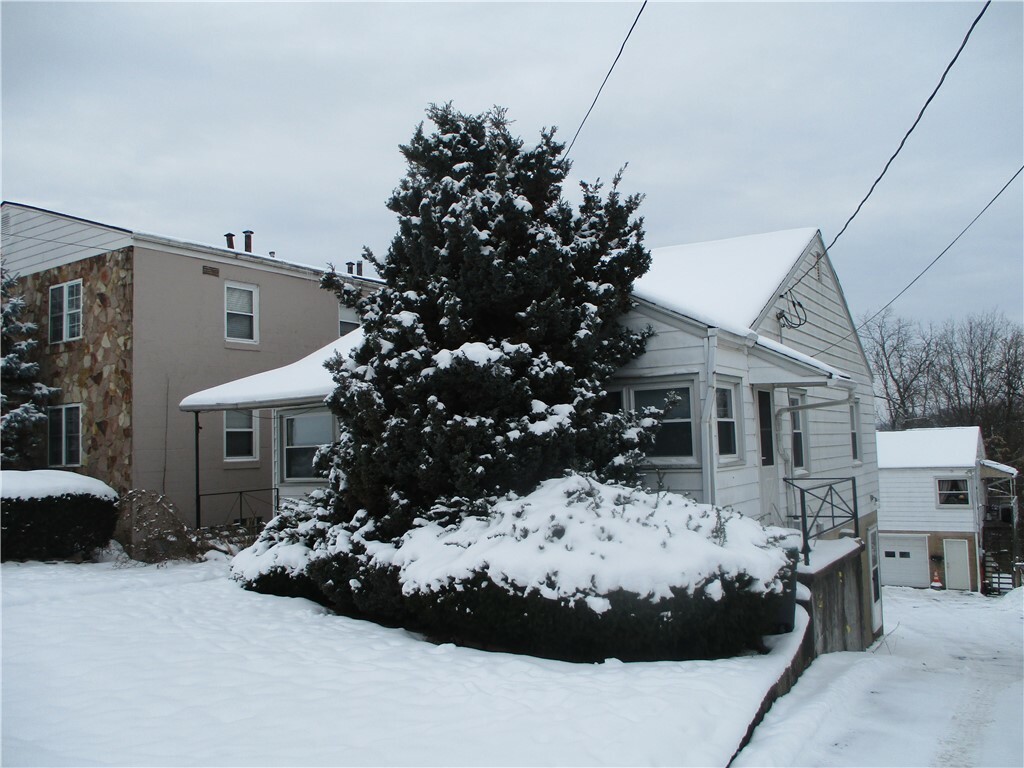 Property Photo: 879 N Main St PA 15301