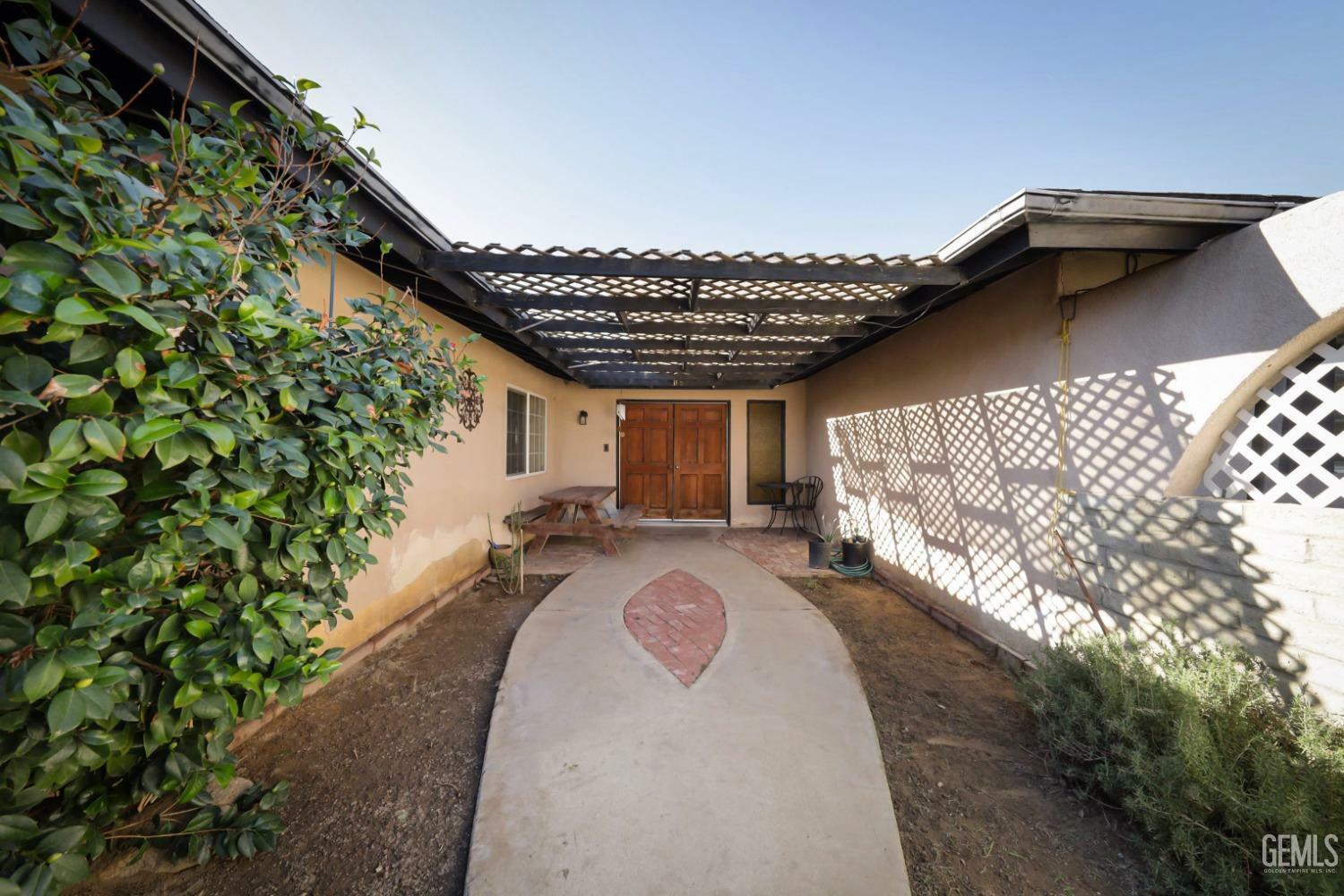 Property Photo:  4409 Alexander Street  CA 93307 