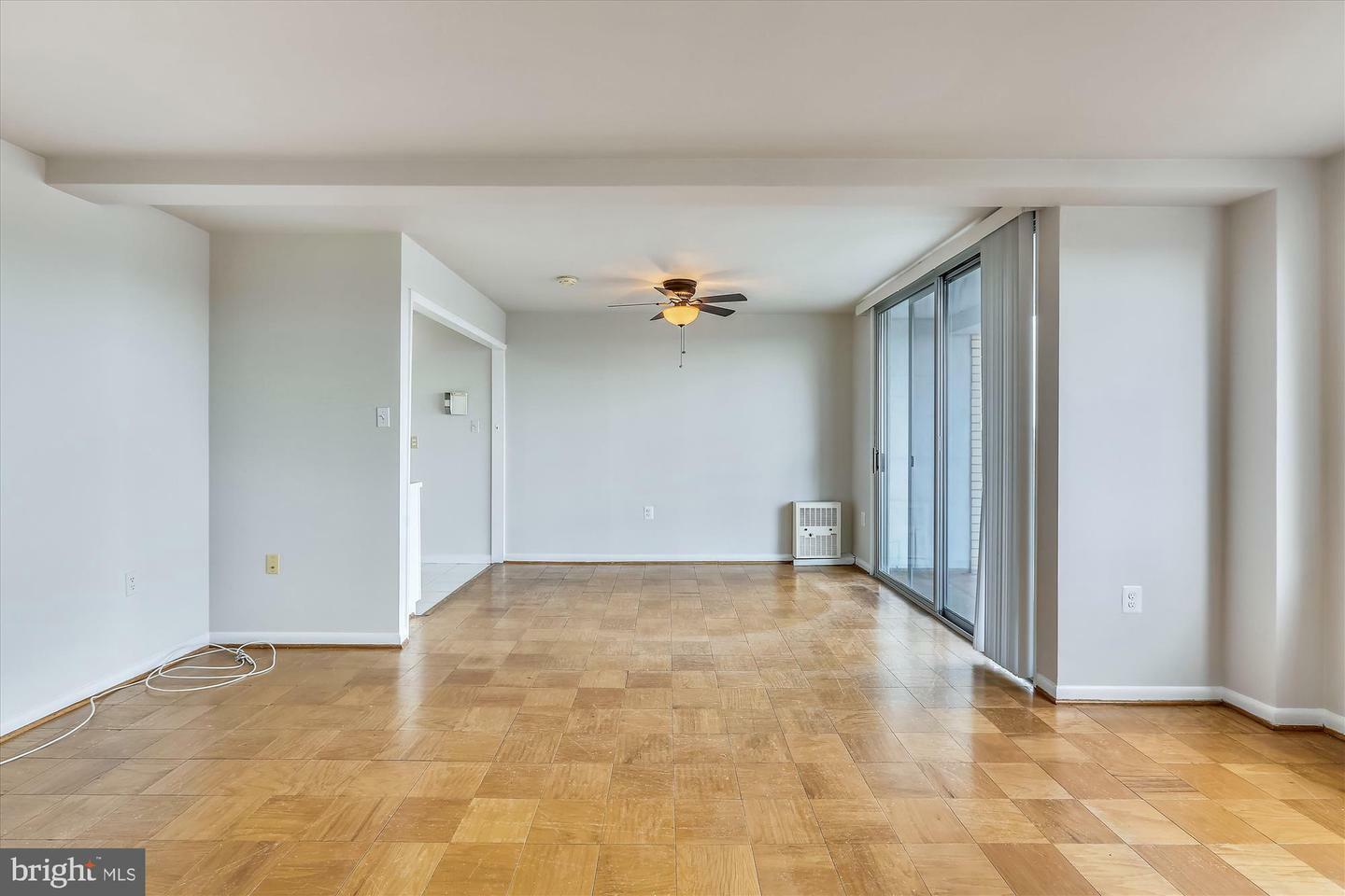 Property Photo:  10201 Grosvenor Place 1213  MD 20852 