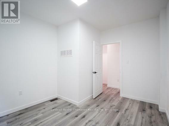 Property Photo:  5 Mary Street West 4  ON P1H 1W4 