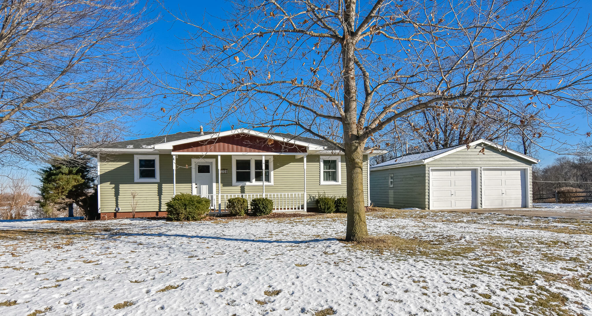 Property Photo: 1708 Robertson Drive IA 50158