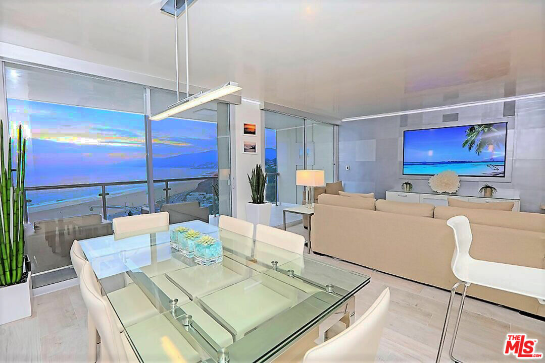 Property Photo:  201 Ocean Ave 808P  CA 90402 