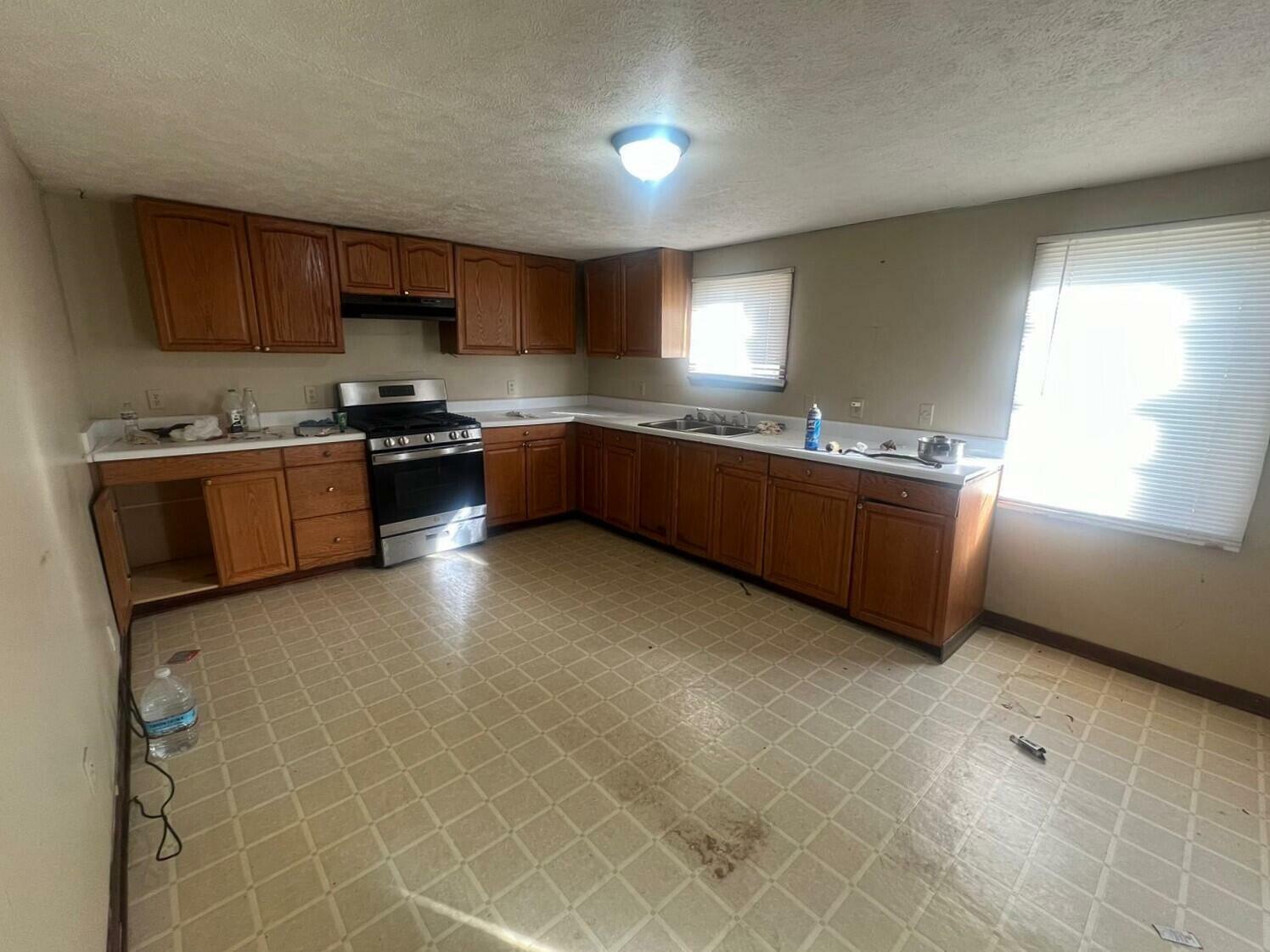 Property Photo:  721 Whitfield St  MS 39759 