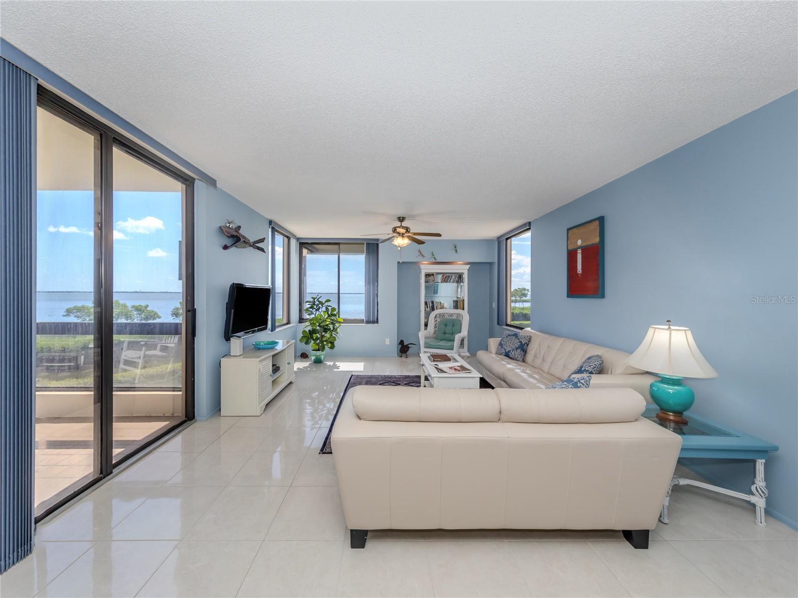 Property Photo:  2020 Harbourside Drive 424  FL 34228 