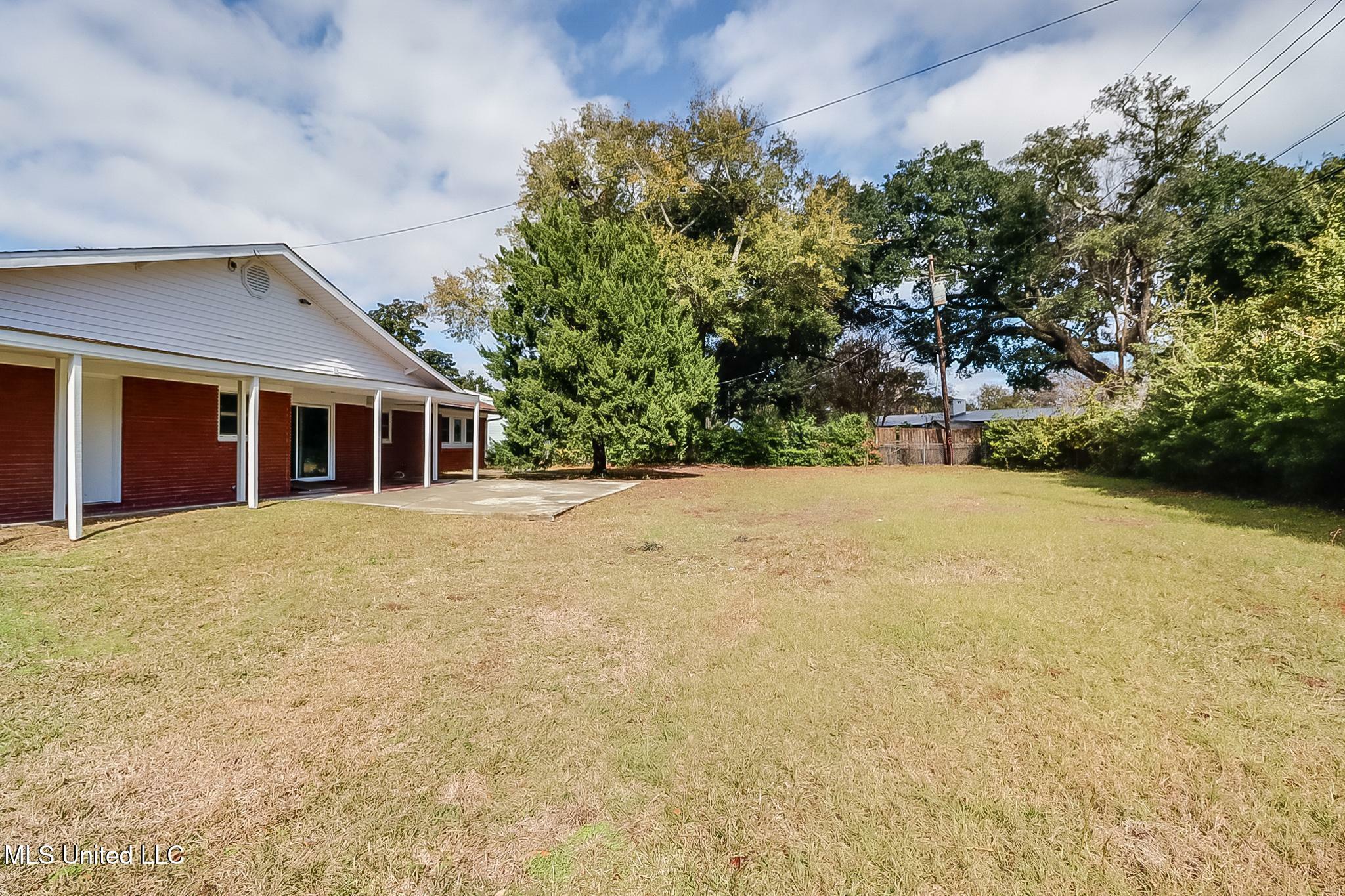 Property Photo:  210 Woodbine Drive  MS 39507 