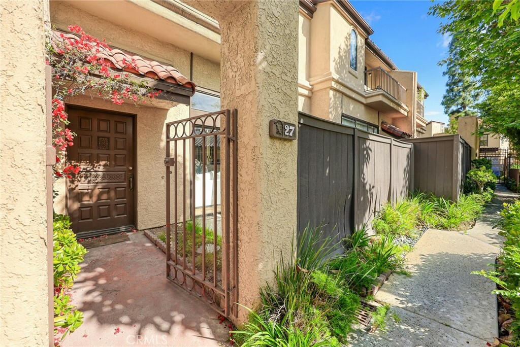 Property Photo: 1824 S Marengo Avenue 27 CA 91803