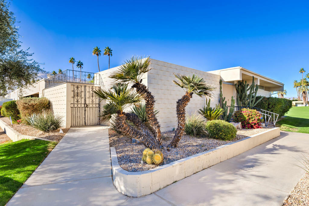 Property Photo:  399 Desert Lakes Drive  CA 92264 