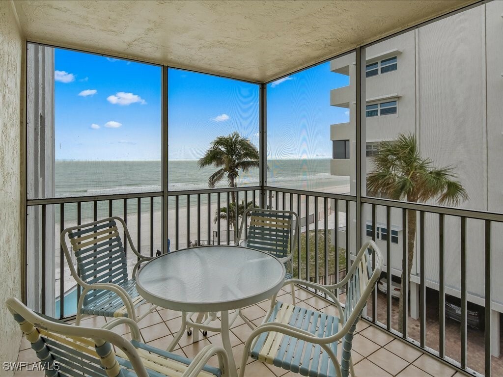 Property Photo:  1919 Gulf Shore Boulevard N 403  FL 34102 