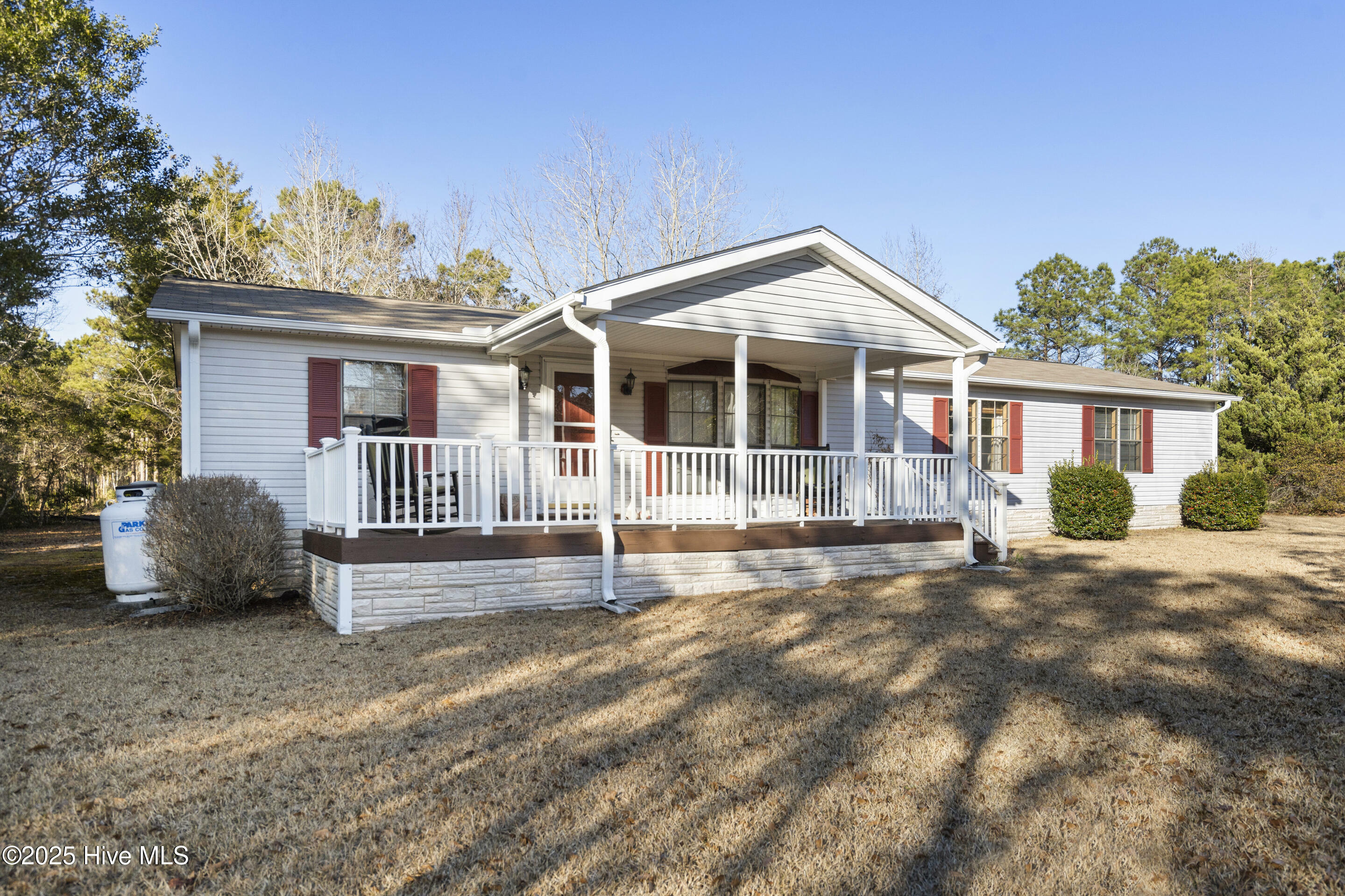 Property Photo:  814 Peanut Road  NC 28443 