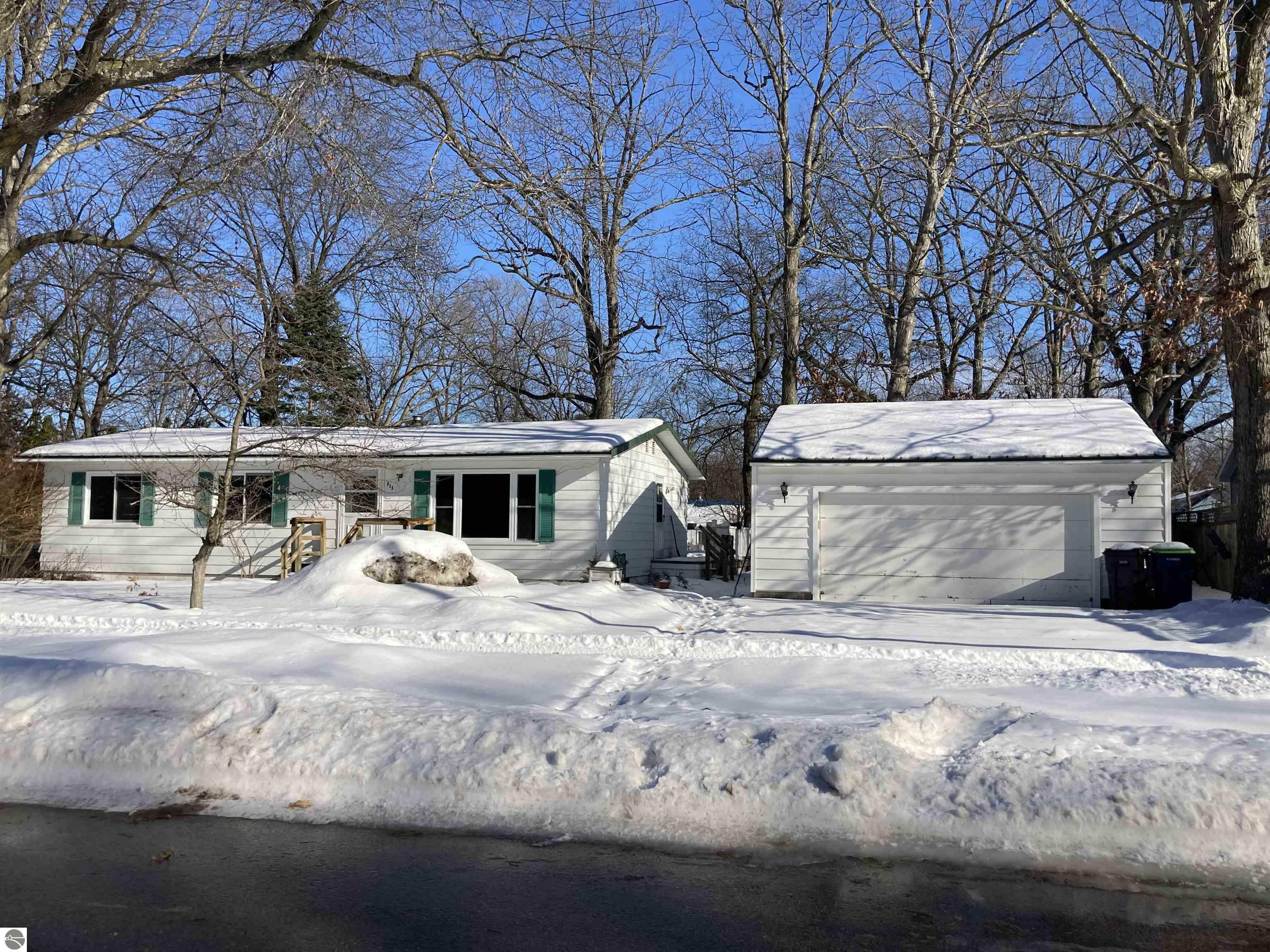 Property Photo:  935 Grant Street  MI 49686-4223 