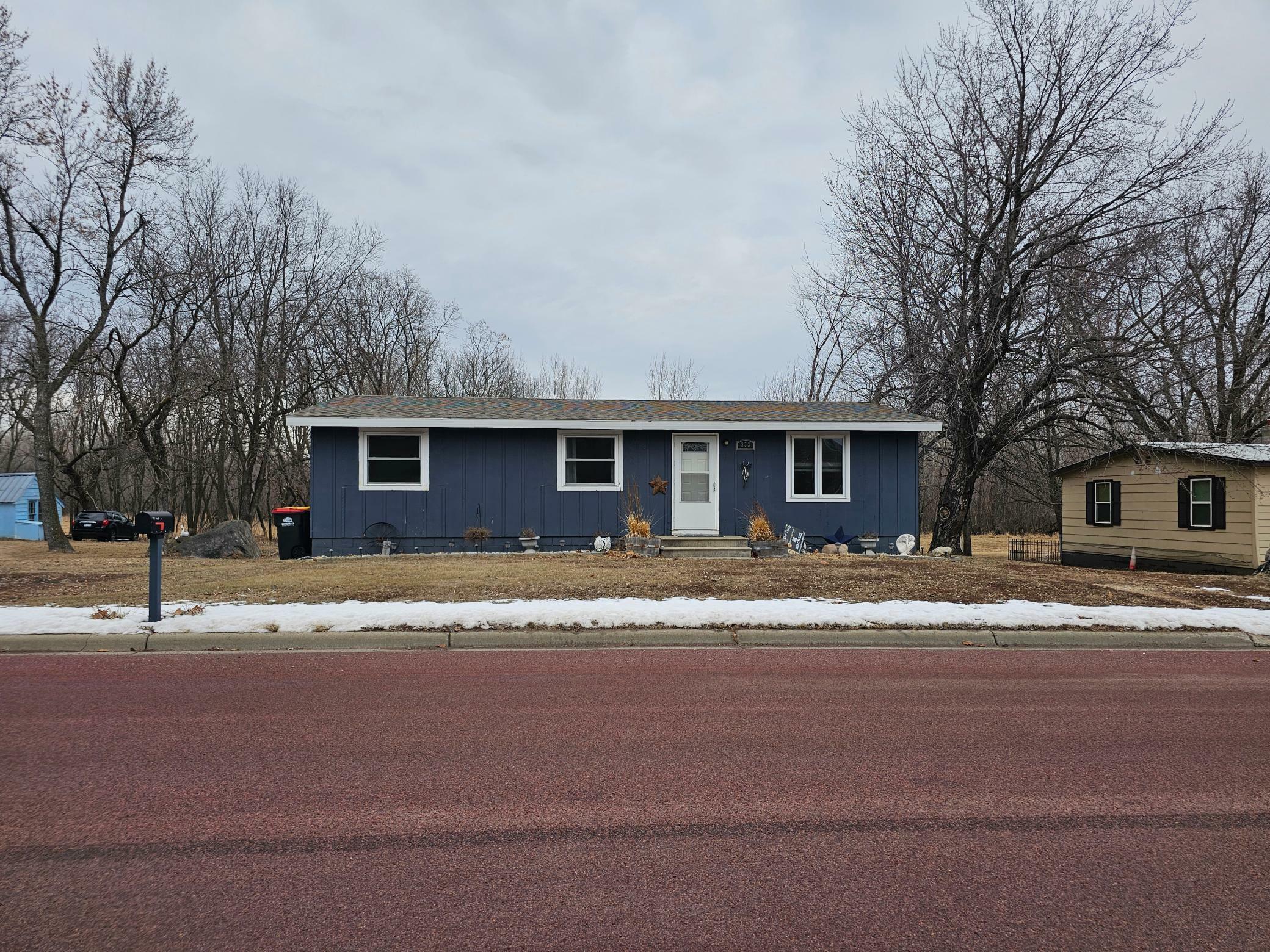 Property Photo:  333 Front Street E  MN 56283 