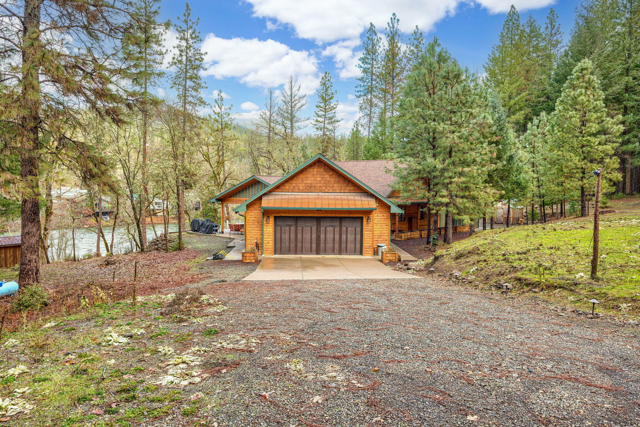 Property Photo:  5979 Old Ferry Road  OR 97539 