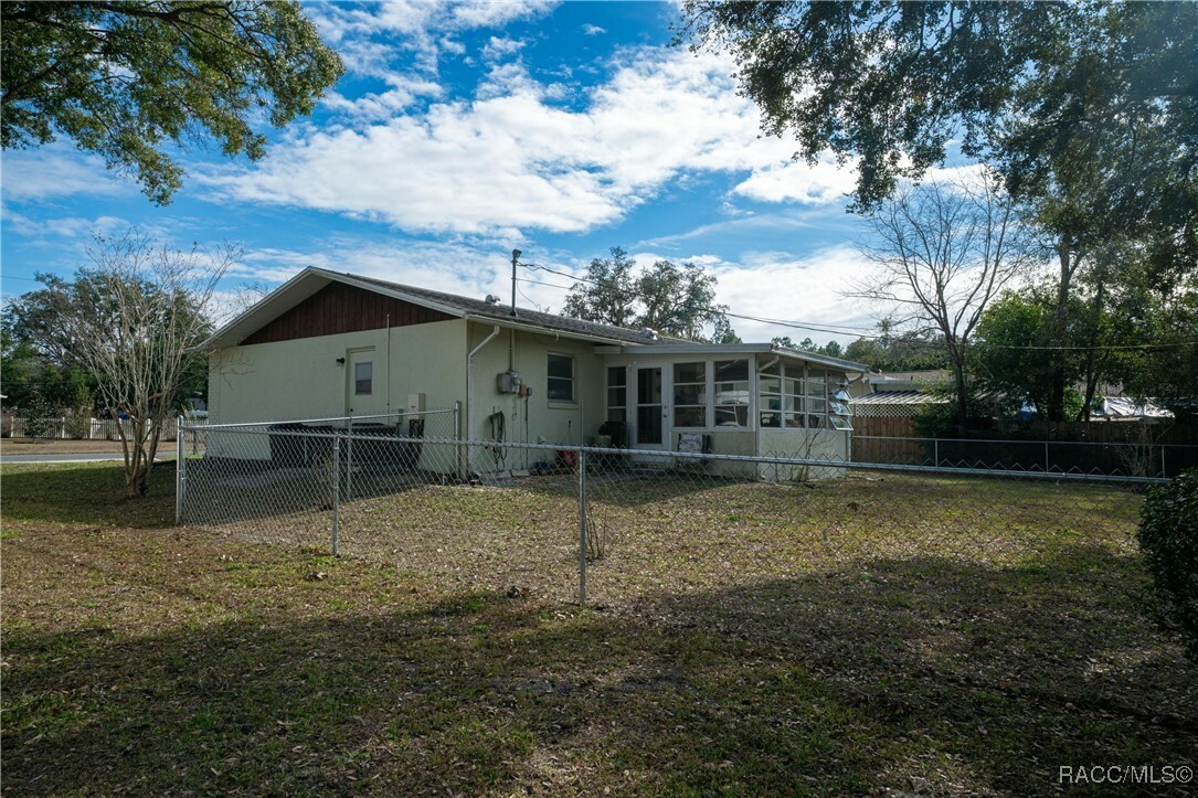 Property Photo:  524 S Washington Street  FL 34465 