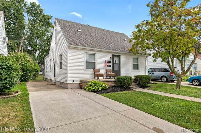 Property Photo:  24920 Hickory Street  MI 48124 