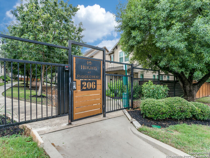 Property Photo:  206 Ridgecrest Dr #6  TX 78209 