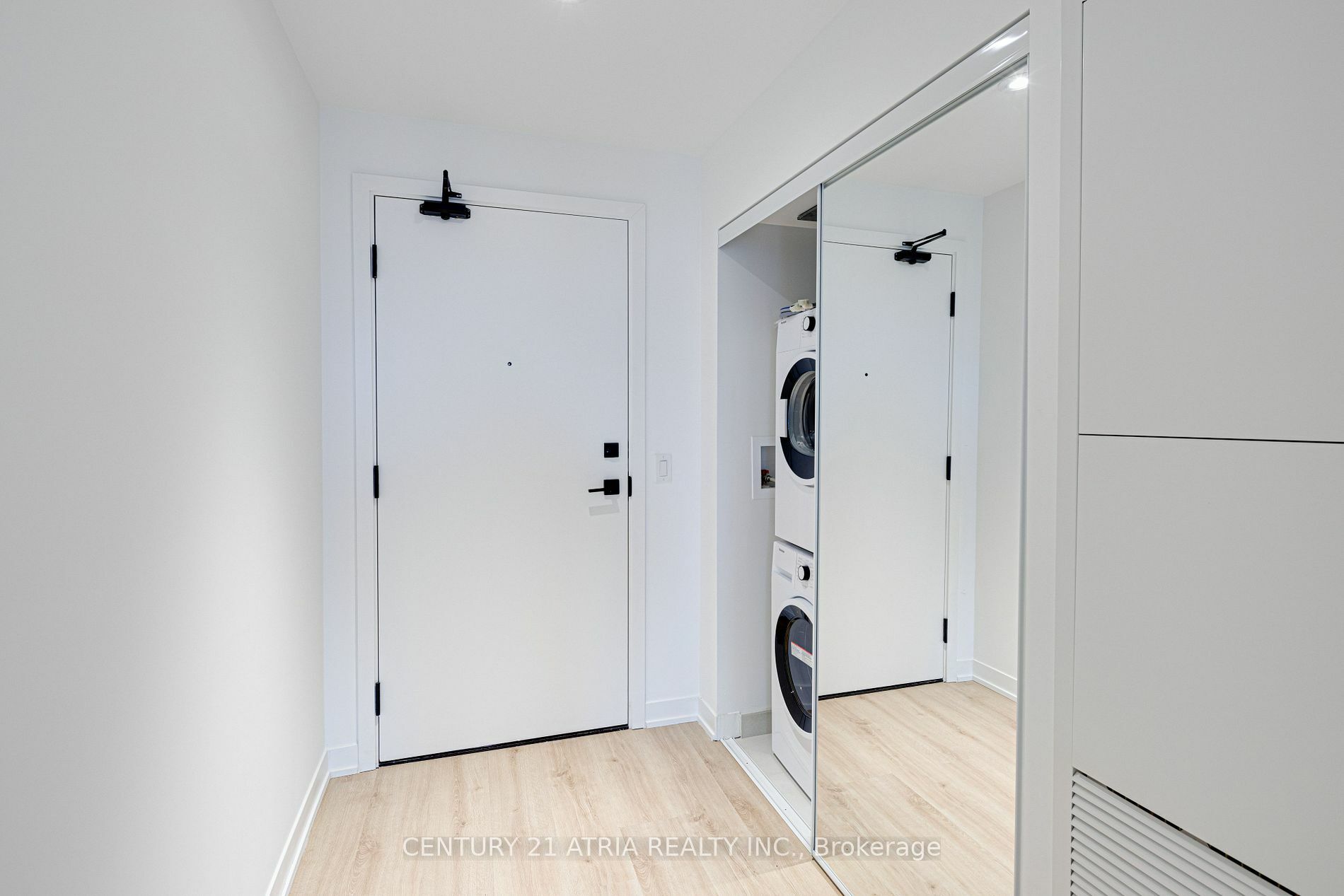 Property Photo:  319 Jarvis St 2710  ON M5B 0C8 