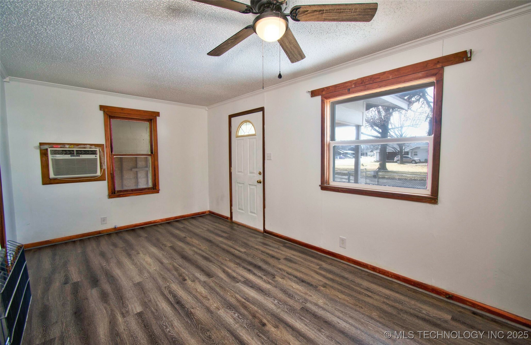 Property Photo:  703 N Wineblood Street  OK 74426 