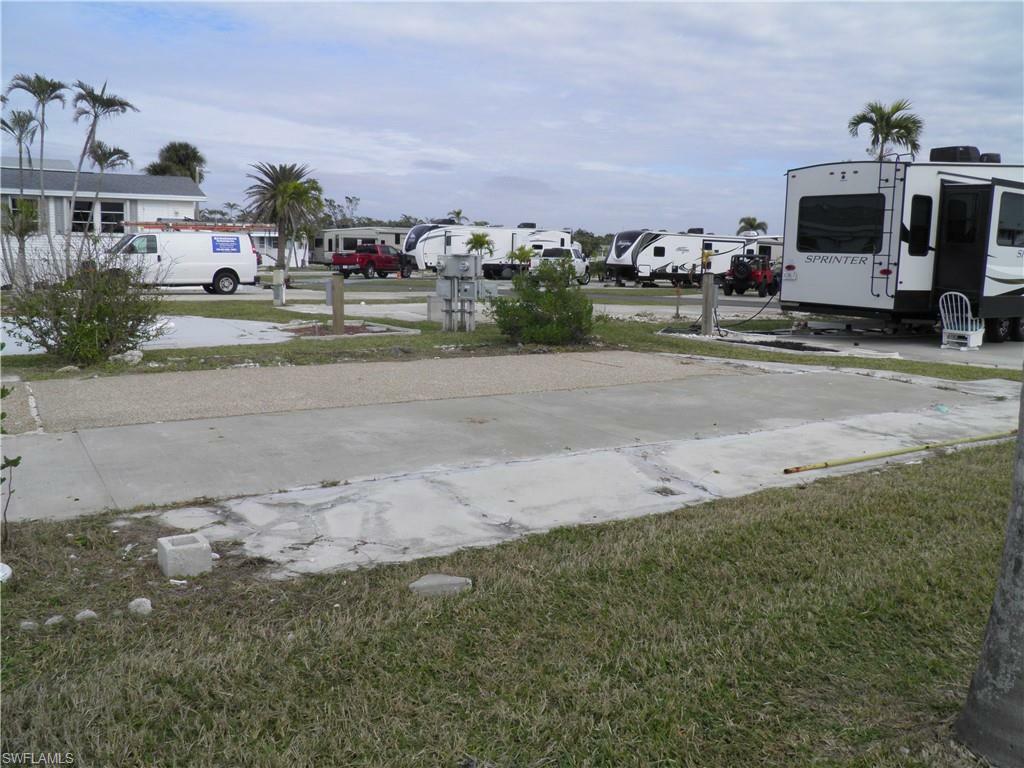 Property Photo: 19681 Summerlin Rd FL 33908