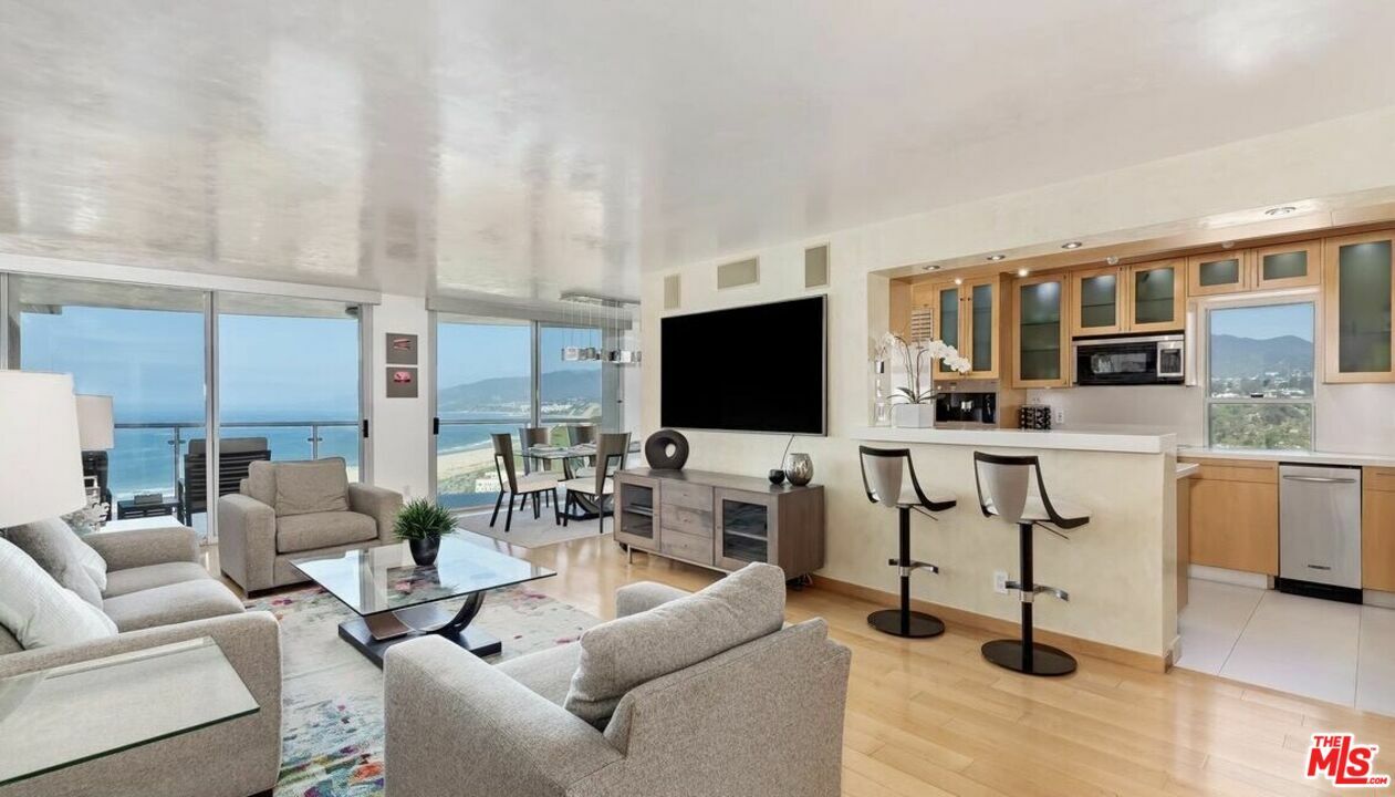 Property Photo:  201   Ocean Ave 609P  CA 90402 