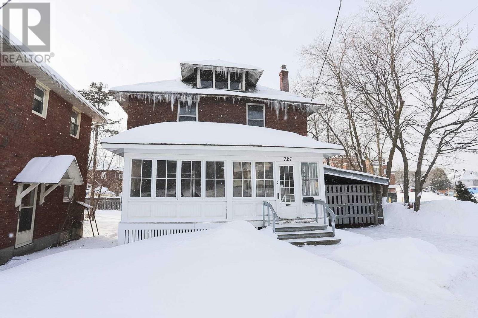 Photo de la propriété:  727 Wellington St E  ON P6A 2M8 