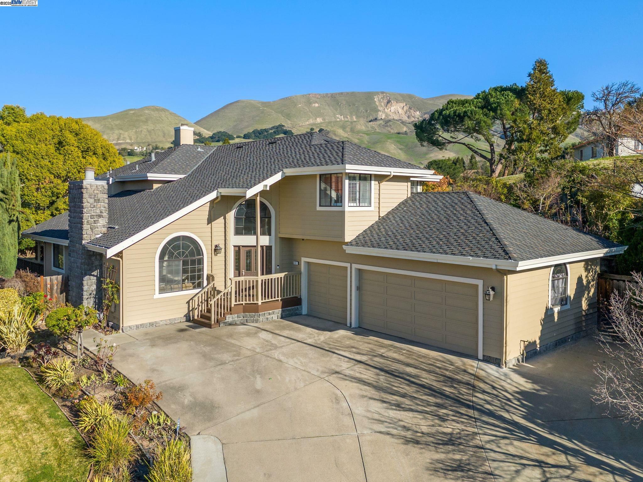 Property Photo:  217 Scotia Ct  CA 94539 